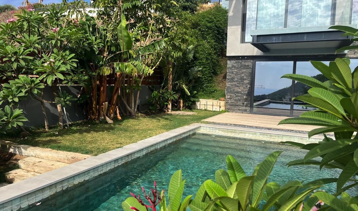 5 bedroom Villa for sale in Mijas Costa with pool garage - € 1,600,000 (Ref: 9758813)