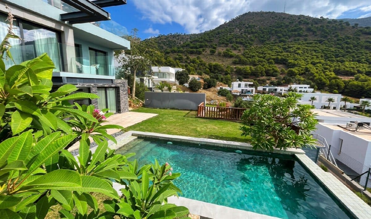 5 sovrum Villa till salu i Mijas Costa med pool garage - 1 600 000 € (Ref: 9758813)