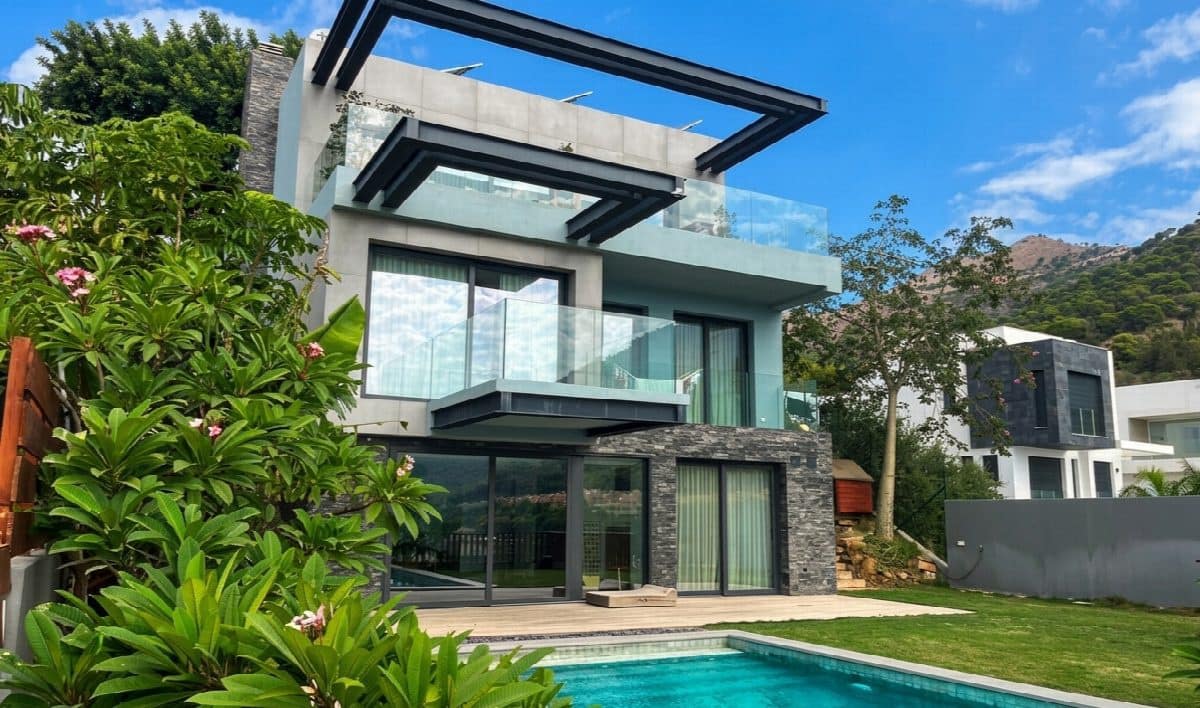 5 sovrum Villa till salu i Mijas Costa med pool garage - 1 600 000 € (Ref: 9758813)