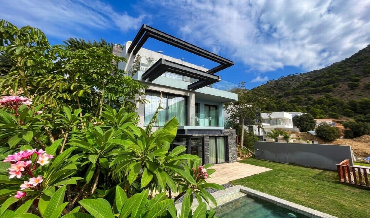 5 sovrum Villa till salu i Mijas Costa med pool garage - 1 600 000 € (Ref: 9758813)