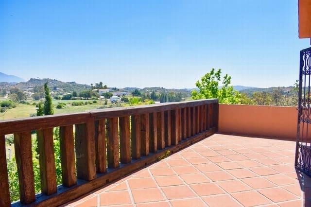 Chalet de 4 habitaciones en Mijas Costa, Mijas en venta con piscina - 1.195.000 € (Ref: 9758814)