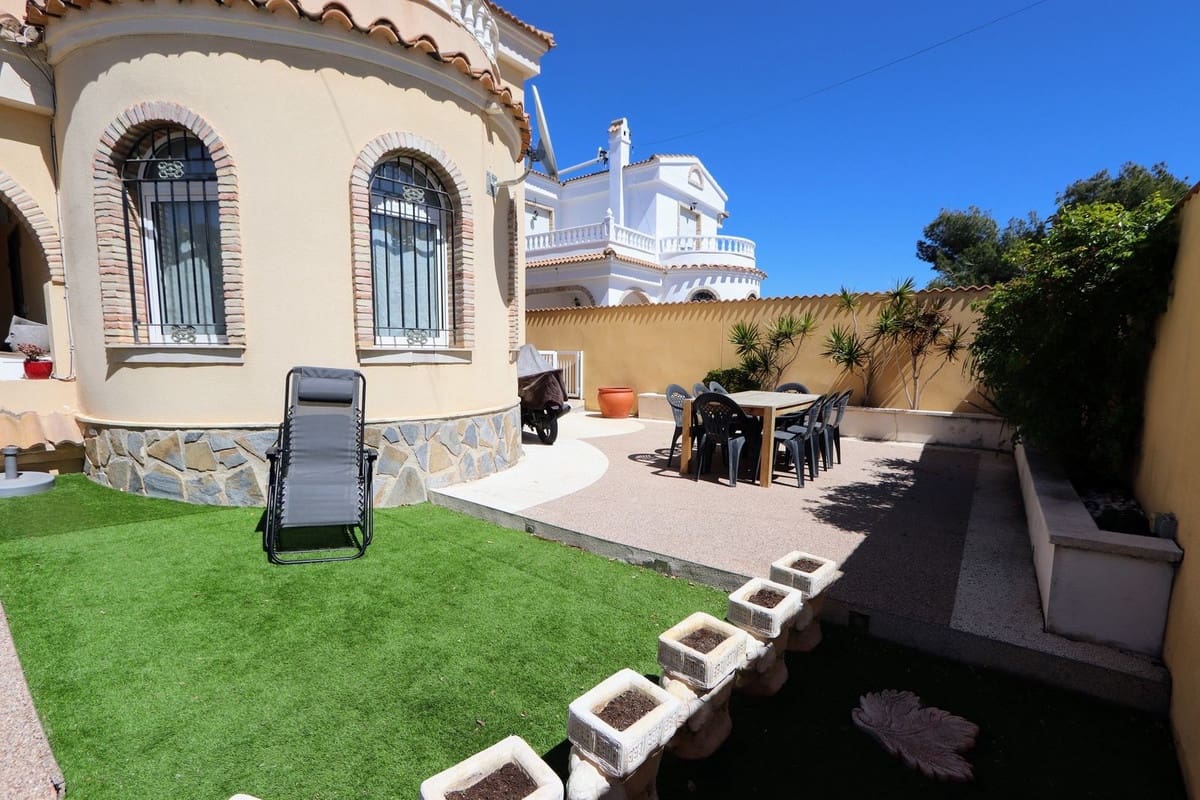 3 makuuhuone Huvila myytävänä paikassa Villamartin mukana uima-altaan - 369 000 € (Ref: 9761871)