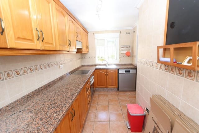 3 slaapkamer Villa te koop in Villamartin, Orihuela met zwembad - € 369.000 (Ref: 9761871)