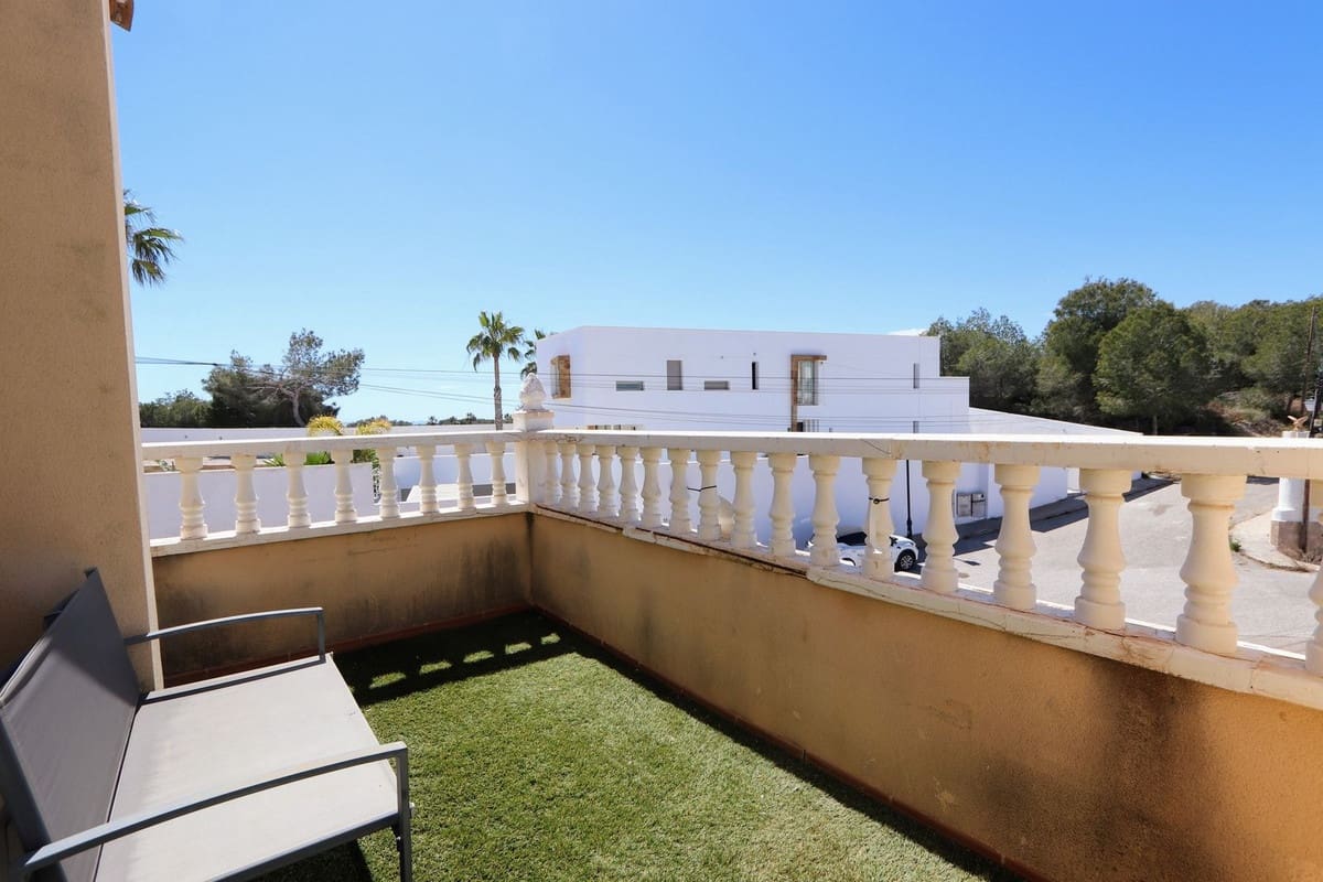 3 bedroom Villa for sale in Villamartin with pool - € 369,000 (Ref: 9761871)