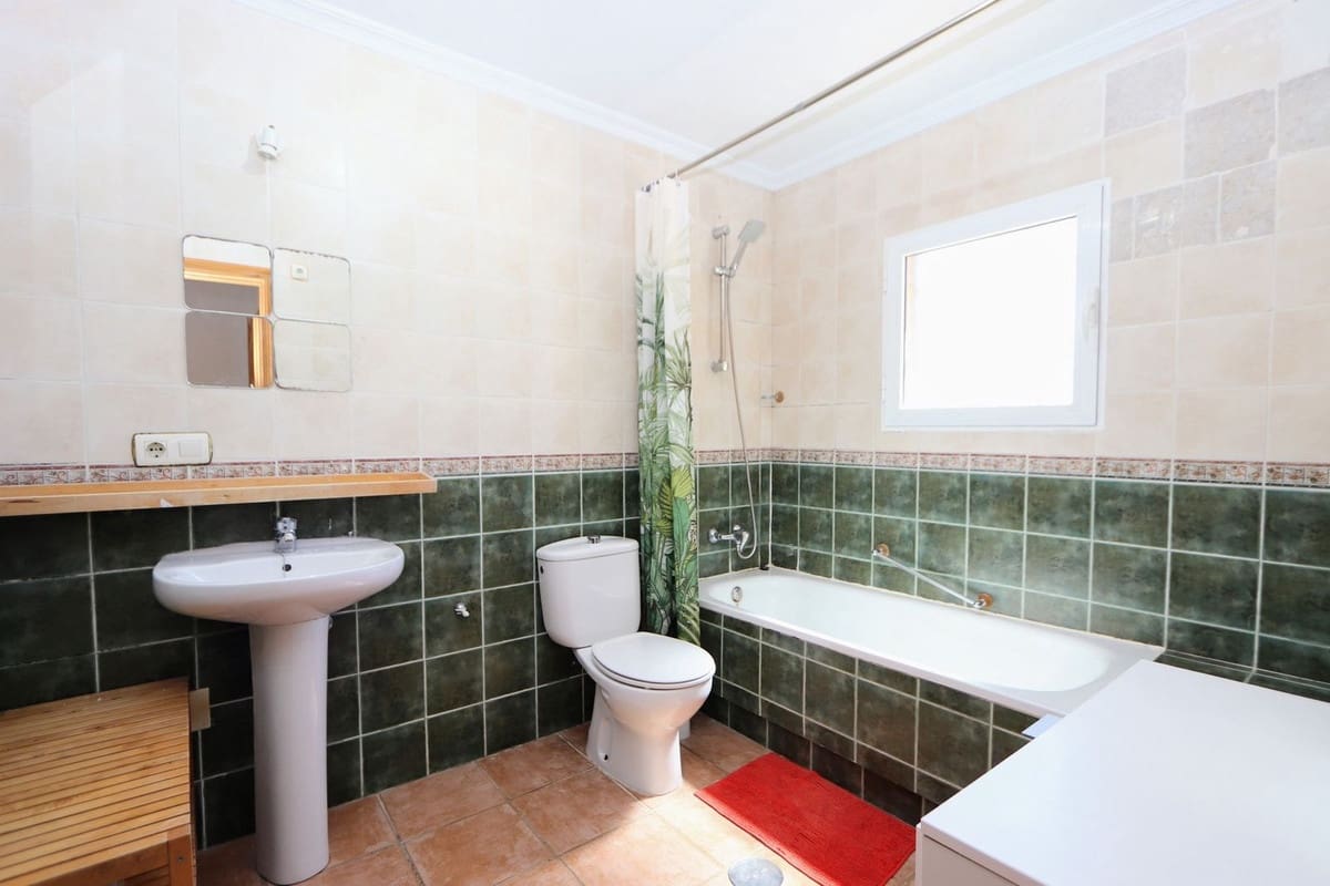 3 bedroom Villa for sale in Villamartin with pool - € 369,000 (Ref: 9761871)