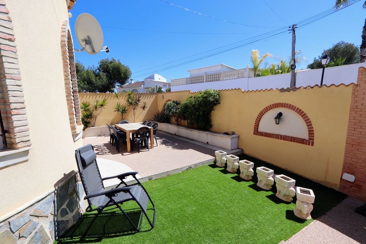 3 bedroom Villa for sale in Villamartin with pool - € 369,000 (Ref: 9761871)