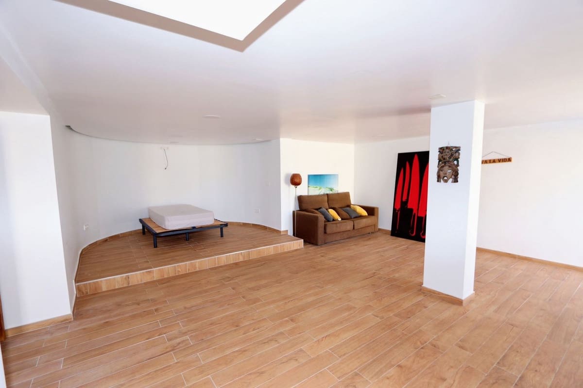 3 bedroom Villa for sale in Villamartin with pool - € 369,000 (Ref: 9761871)