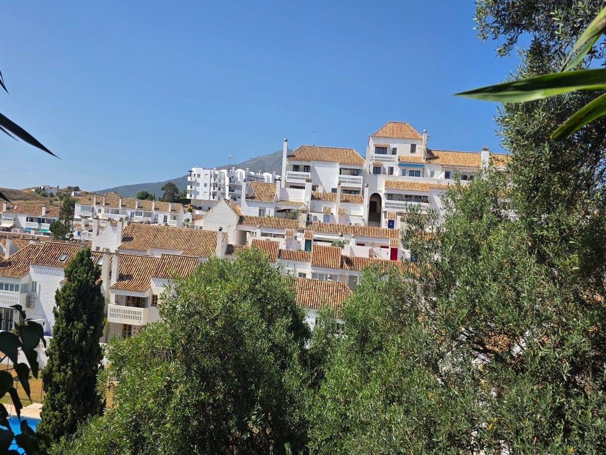 3 bedroom Terraced Villa for sale in Mijas Golf with pool - € 320,000 (Ref: 9762003)