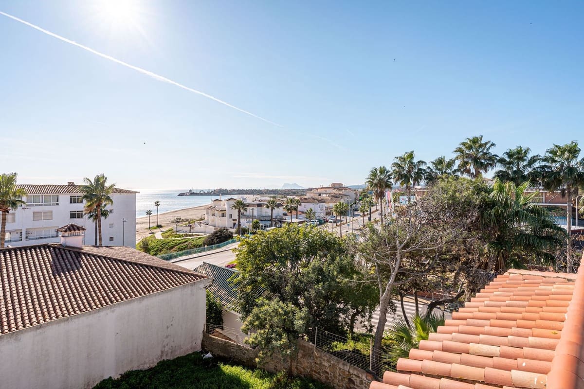 11 sovrum Villa till salu i Torreguadiaro med garage - 1 500 000 € (Ref: 9763590)