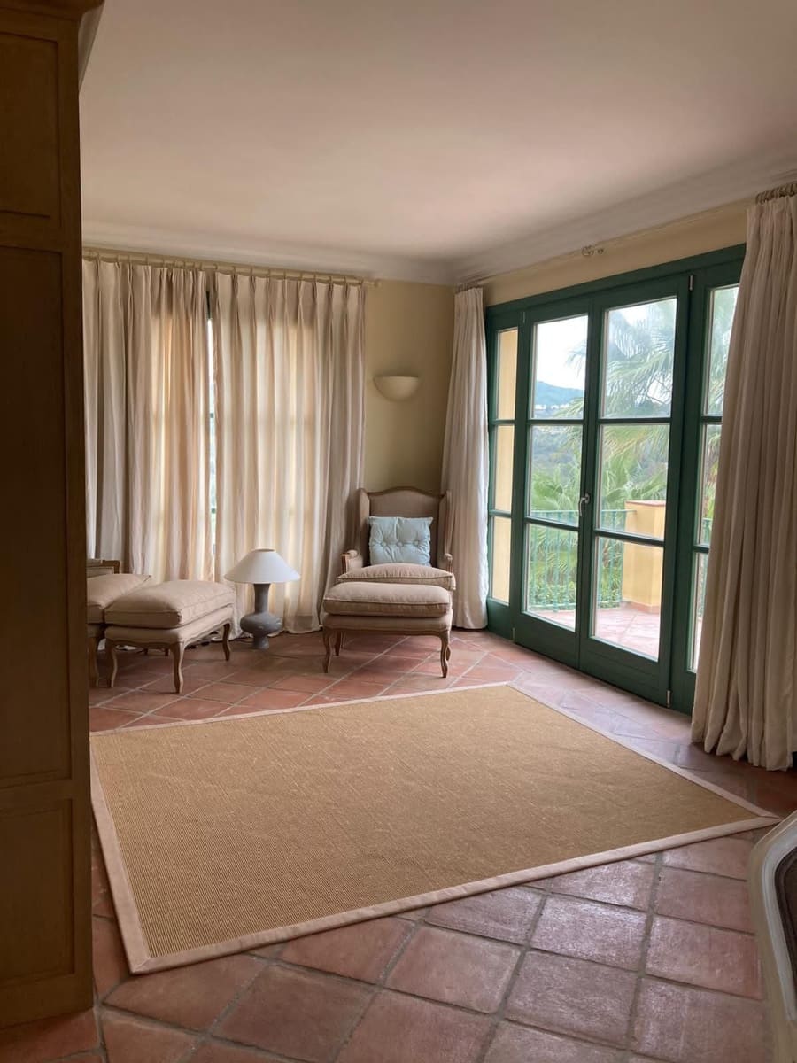 6 soveværelse Byhus til salg i Sotogrande med swimmingpool garage - € 1.250.000 (Ref: 9763593)