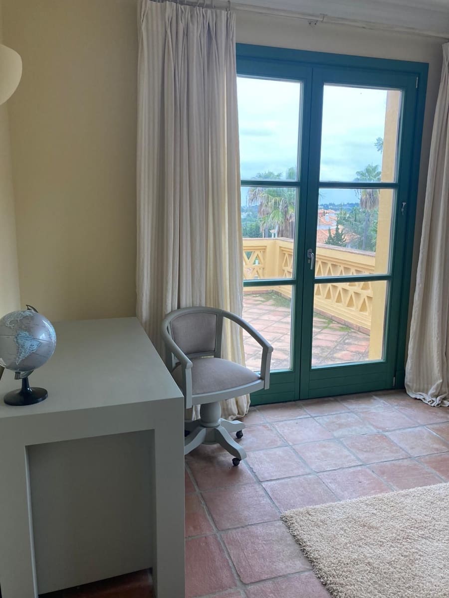 6 soveværelse Byhus til salg i Sotogrande med swimmingpool garage - € 1.250.000 (Ref: 9763593)