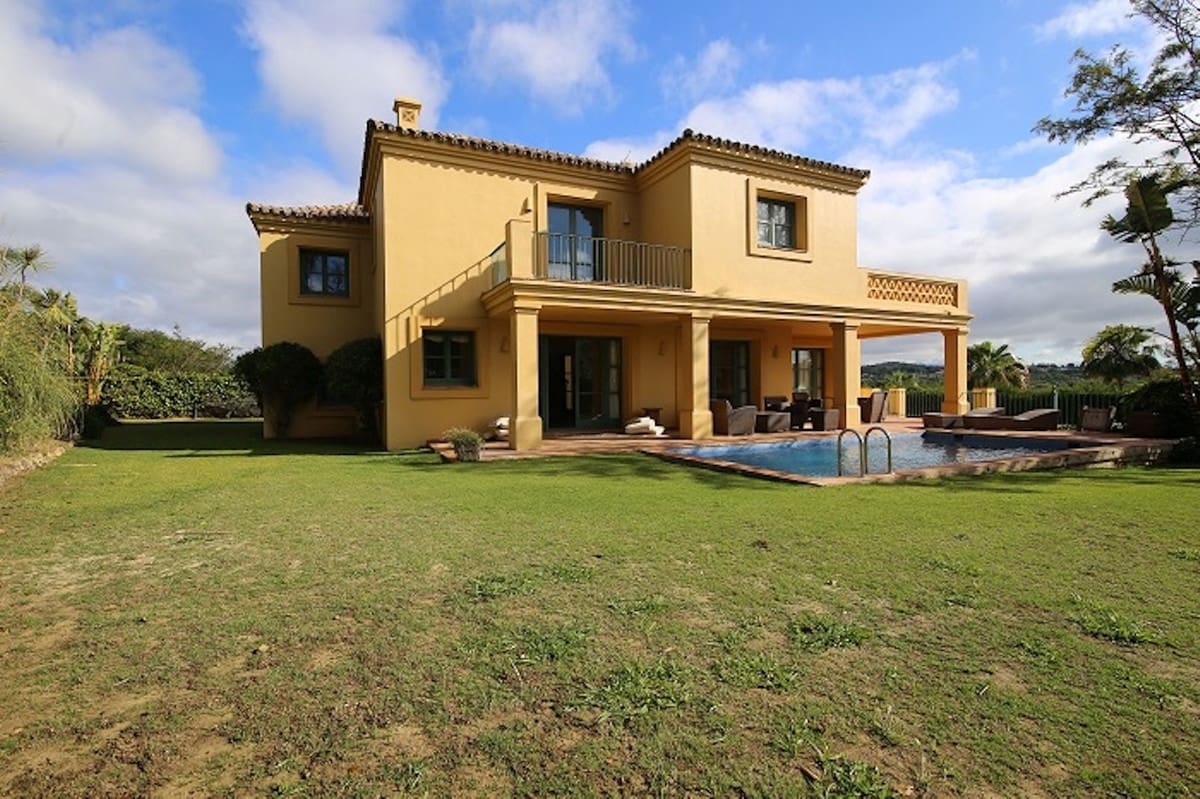 6 soveværelse Byhus til salg i Sotogrande med swimmingpool garage - € 1.250.000 (Ref: 9763593)
