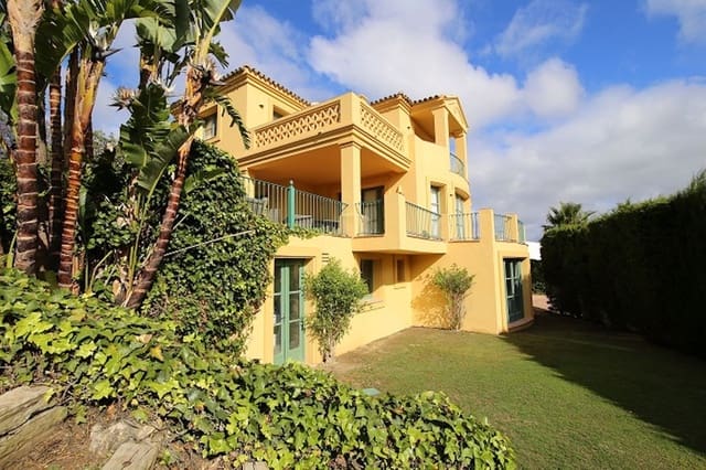6 soveværelse Byhus til salg i Sotogrande, San Roque med swimmingpool garage - € 1.250.000 (Ref: 9763593)