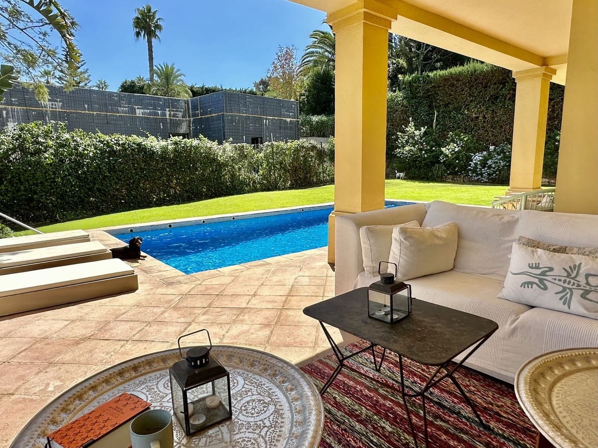 6 soveværelse Byhus til salg i Sotogrande med swimmingpool garage - € 1.250.000 (Ref: 9763593)