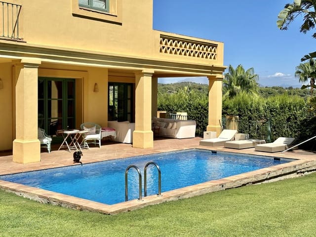 6 soveværelse Byhus til salg i Sotogrande, San Roque med swimmingpool garage - € 1.250.000 (Ref: 9763593)