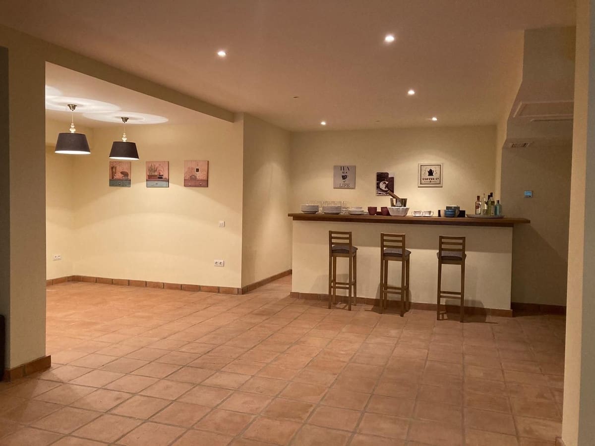 6 soveværelse Byhus til salg i Sotogrande med swimmingpool garage - € 1.250.000 (Ref: 9763593)