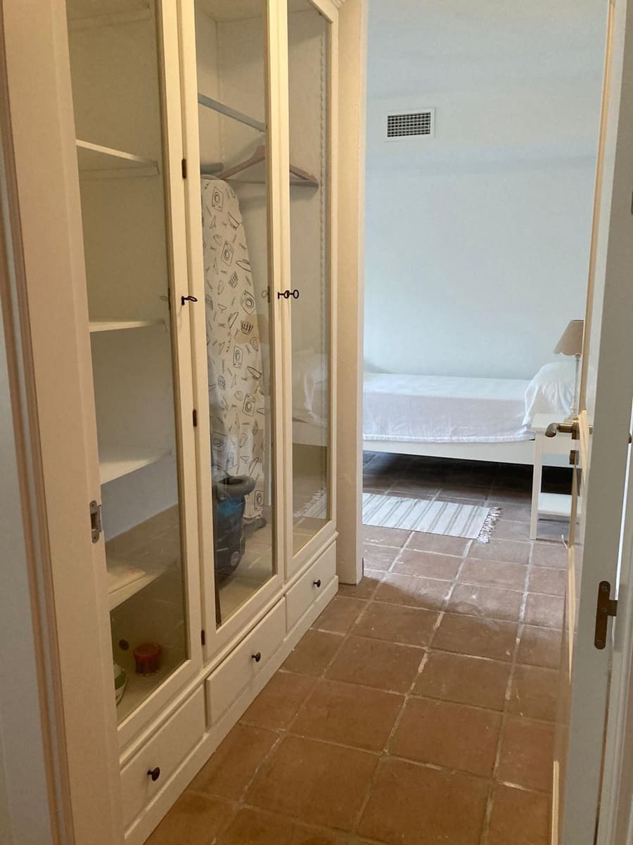 6 soveværelse Byhus til salg i Sotogrande med swimmingpool garage - € 1.250.000 (Ref: 9763593)