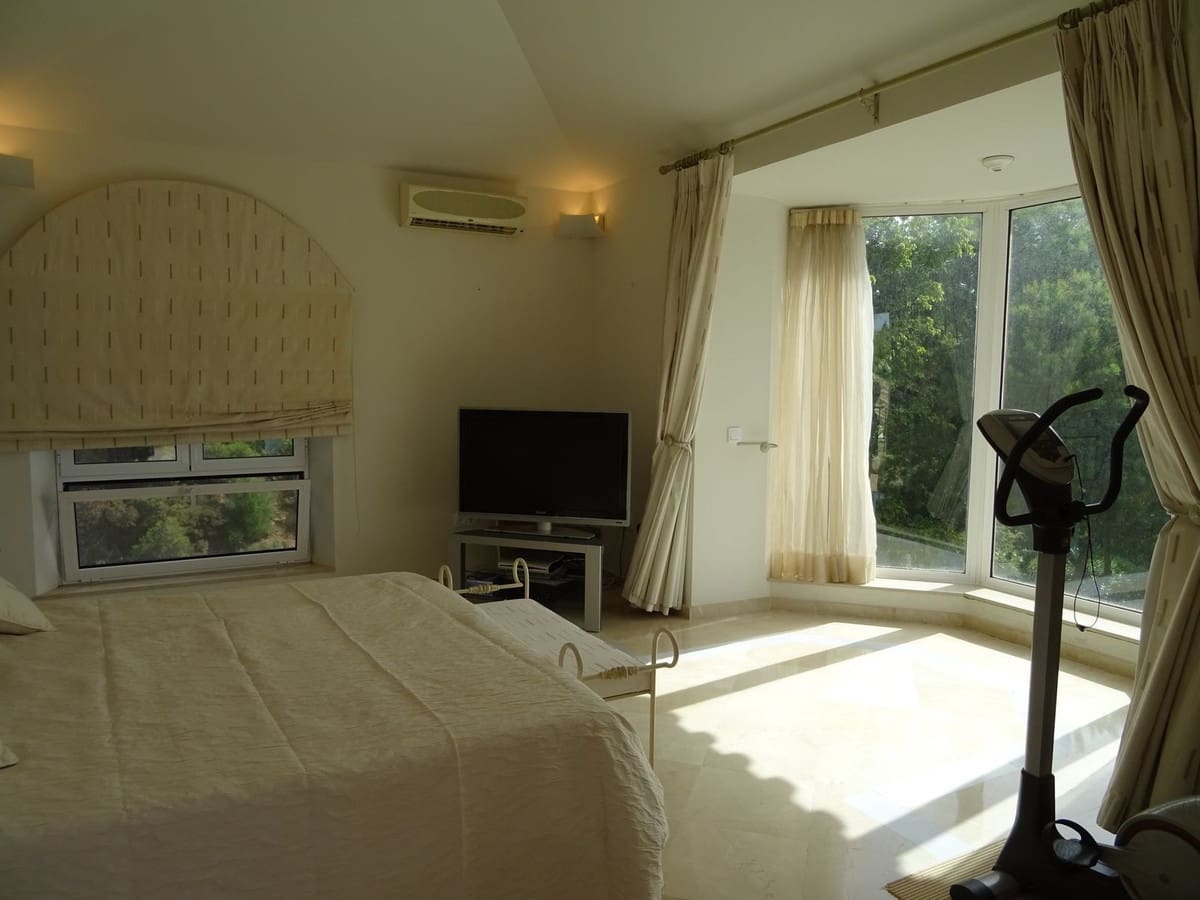 4 chambre Villa/Maison à vendre à Torreguadiaro avec piscine - 1 700 000 € (Ref: 9763594)
