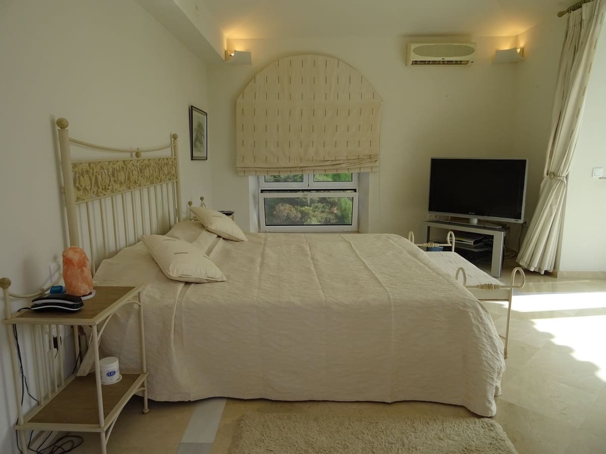 4 chambre Villa/Maison à vendre à Torreguadiaro avec piscine - 1 700 000 € (Ref: 9763594)