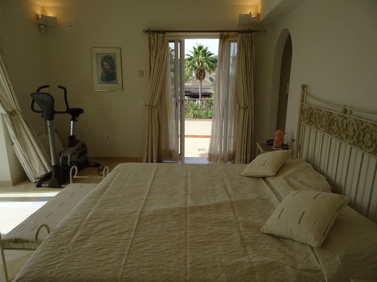 4 chambre Villa/Maison à vendre à Torreguadiaro avec piscine - 1 700 000 € (Ref: 9763594)