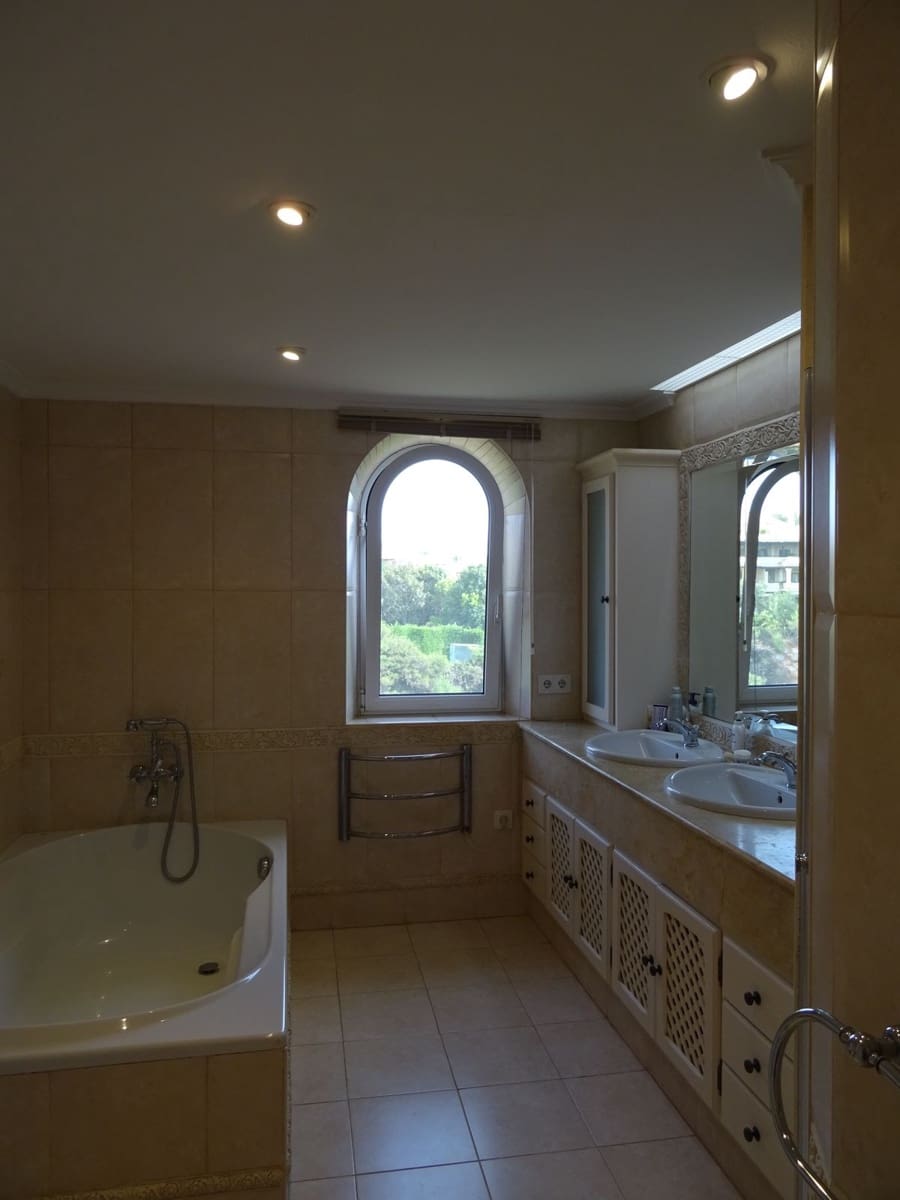 4 chambre Villa/Maison à vendre à Torreguadiaro avec piscine - 1 700 000 € (Ref: 9763594)