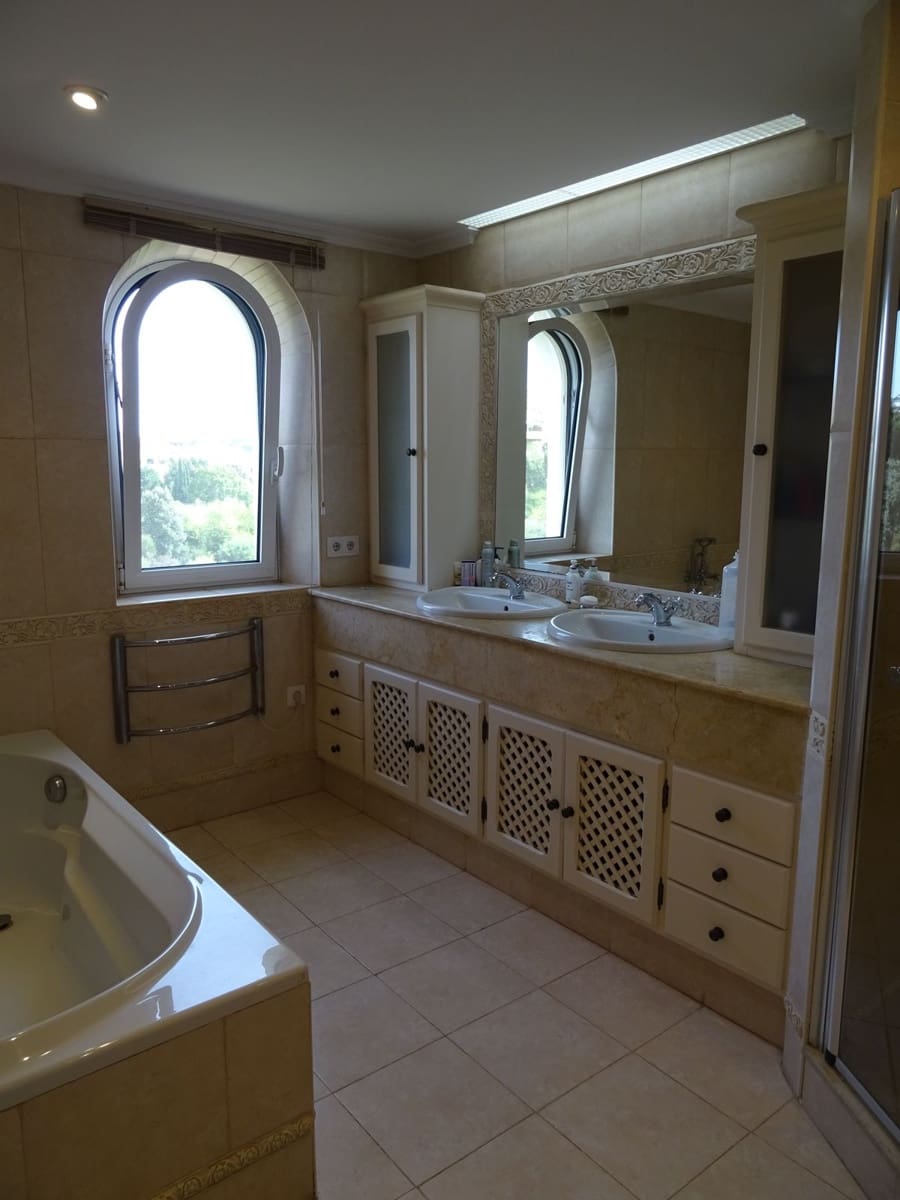 4 chambre Villa/Maison à vendre à Torreguadiaro avec piscine - 1 700 000 € (Ref: 9763594)