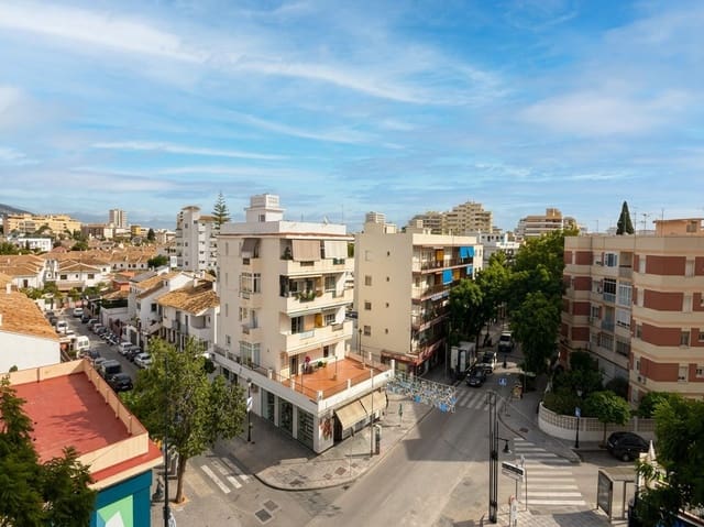 2 sovrum Lägenhet till salu i Zona Puerto Deportivo, Fuengirola med garage - 325 000 € (Ref: 9770525)