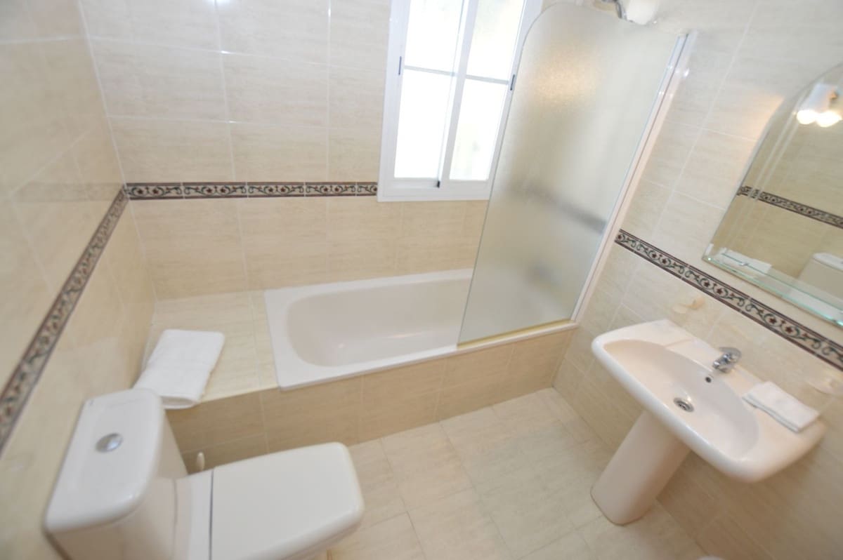 2 soveværelse Lejlighed til salg i Benalmadena med swimmingpool garage - € 285.000 (Ref: 9770526)