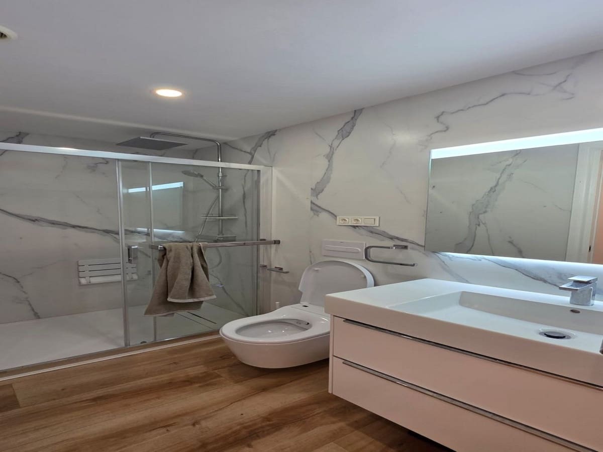 3 bedroom Apartment for sale in Fuengirola with pool - € 346,000 (Ref: 9770529)