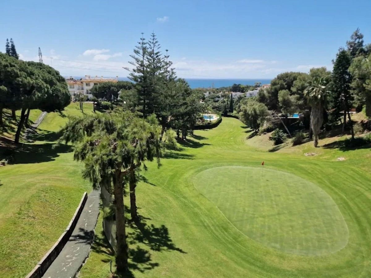 2 soveværelse Lejlighed til salg i Mijas Costa med swimmingpool garage - € 285.000 (Ref: 9770532)