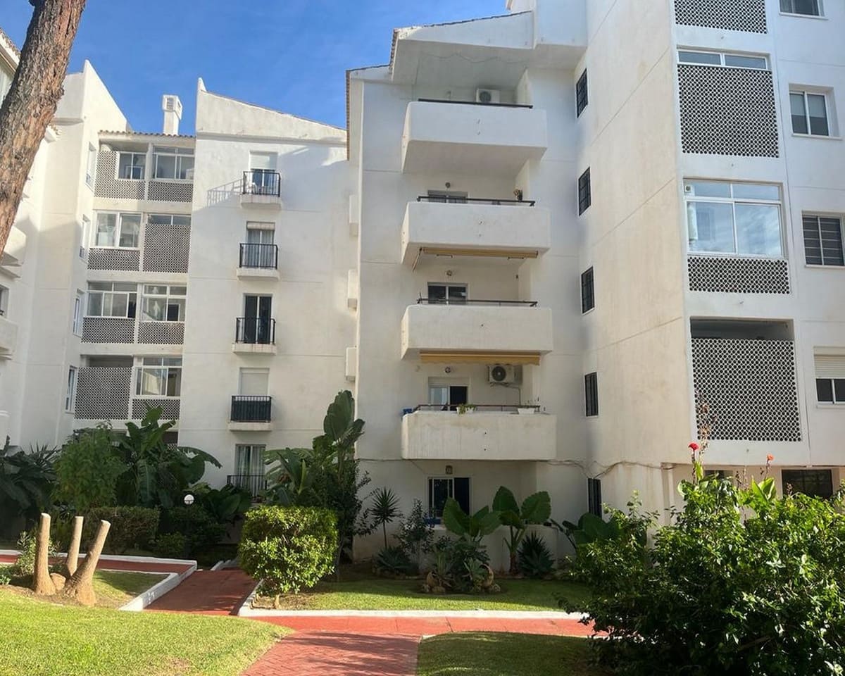 2 soveværelse Lejlighed til salg i Mijas Costa med swimmingpool garage - € 285.000 (Ref: 9770532)