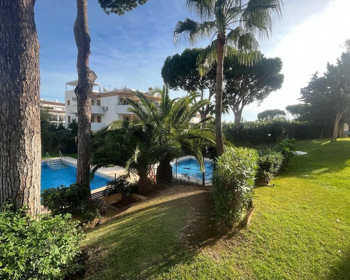 2 soveværelse Lejlighed til salg i Mijas Costa med swimmingpool garage - € 285.000 (Ref: 9770532)