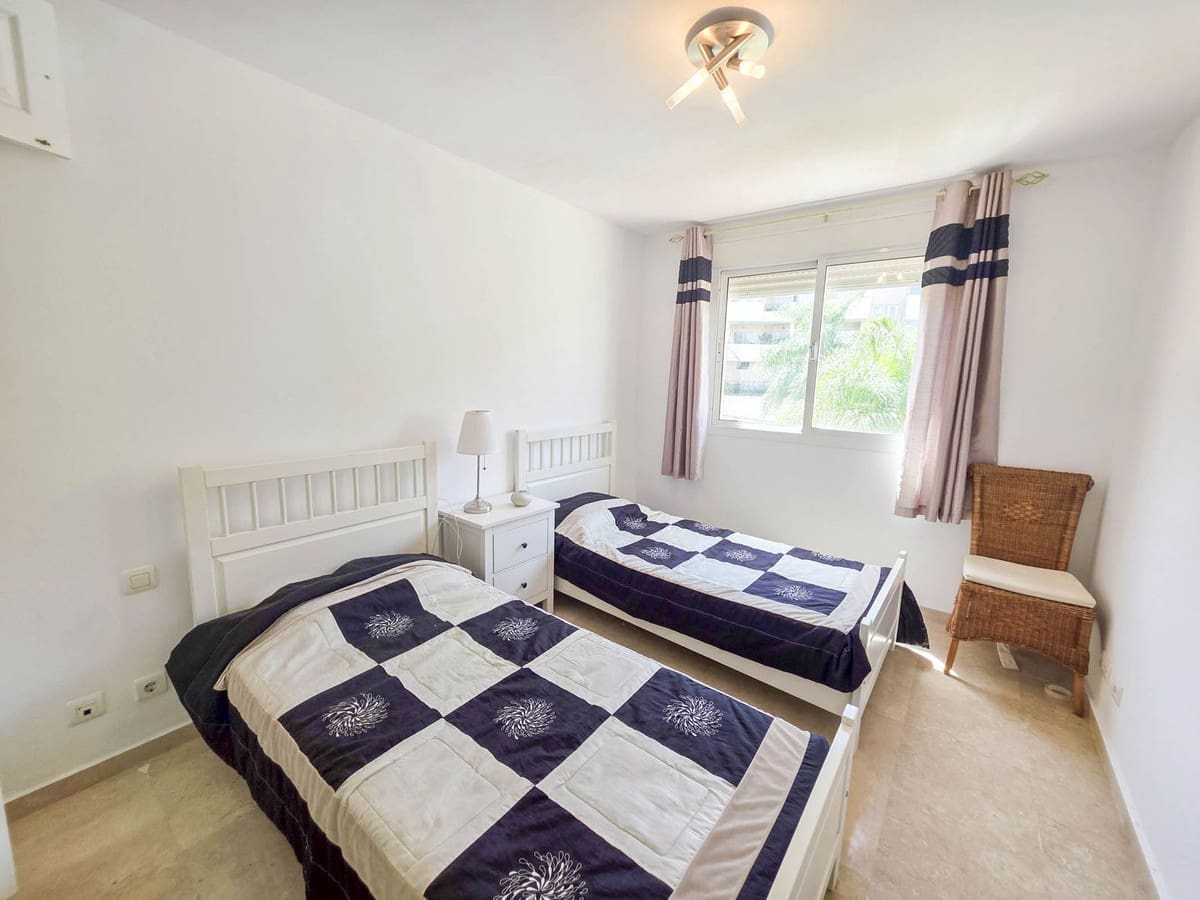 3 chambre Penthouse à vendre à La Duquesa / Puerto de la Duquesa avec garage - 325 000 € (Ref: 9770536)