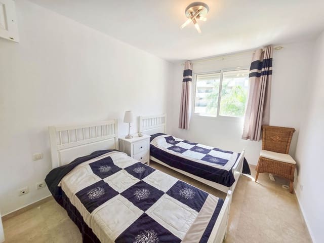 3 slaapkamer Penthouse te koop in La Duquesa / Puerto de la Duquesa, Manilva met garage - € 325.000 (Ref: 9770536)