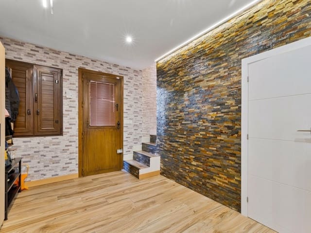 2 makuuhuone Omakotitalo myytävänä paikassa Los Boliches , Fuengirola - 520 000 € (Ref: 9770538)