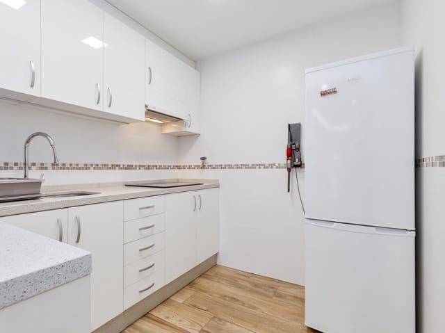 2 makuuhuone Omakotitalo myytävänä paikassa Los Boliches , Fuengirola - 520 000 € (Ref: 9770538)
