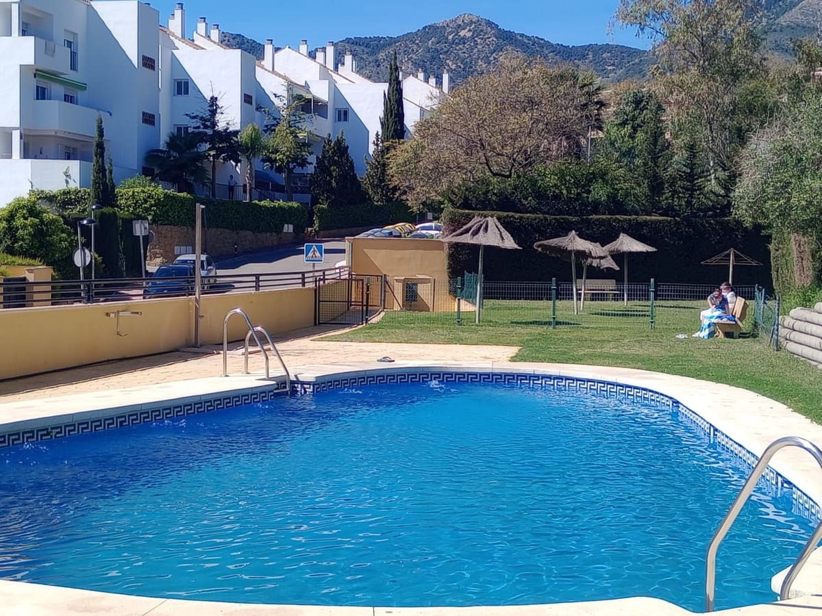2 bedroom Apartment for sale in Torrequebrada with pool garage - € 295,000 (Ref: 9772861)