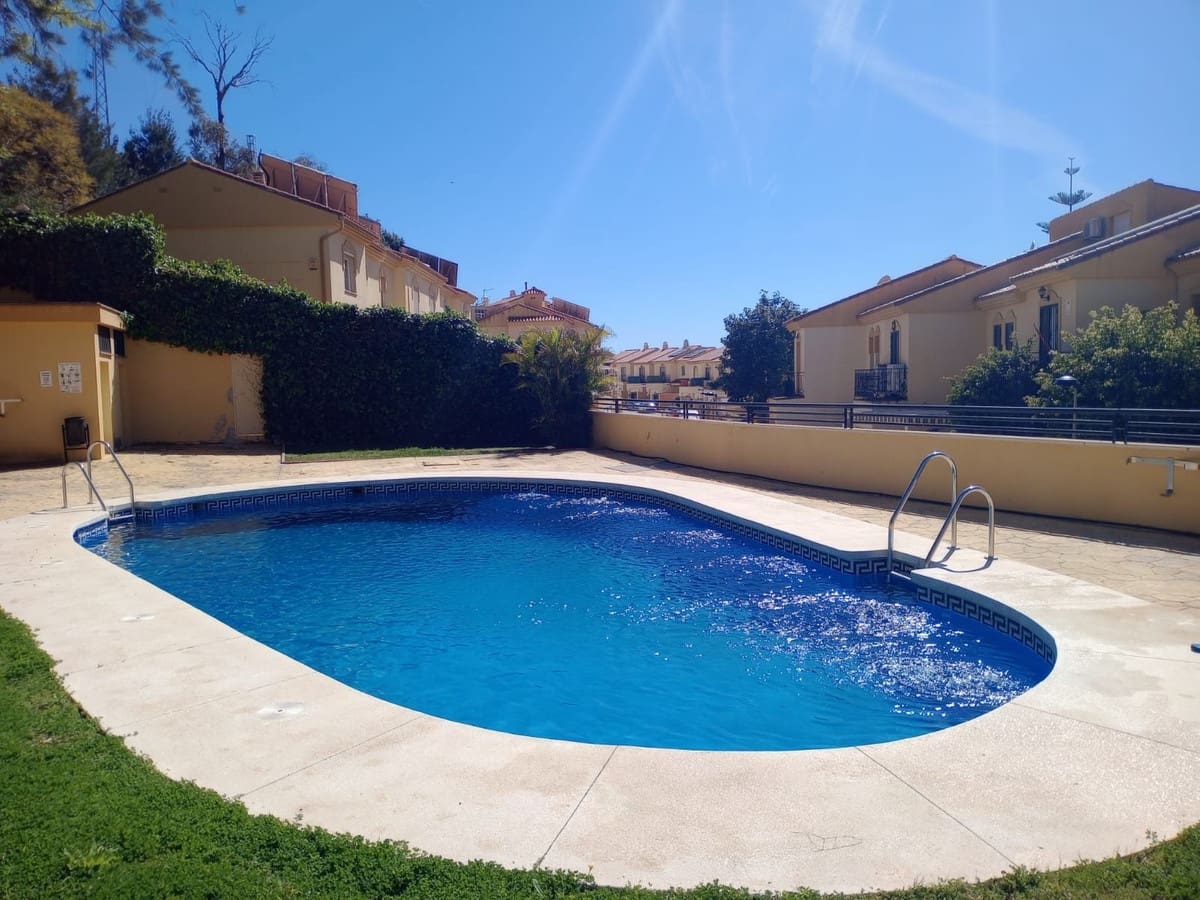 2 bedroom Apartment for sale in Torrequebrada with pool garage - € 295,000 (Ref: 9772861)