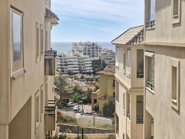 Apartamento de 2 habitaciones en Torrequebrada, Benalmádena en venta con piscina garaje - 295.000 € (Ref: 9772861)