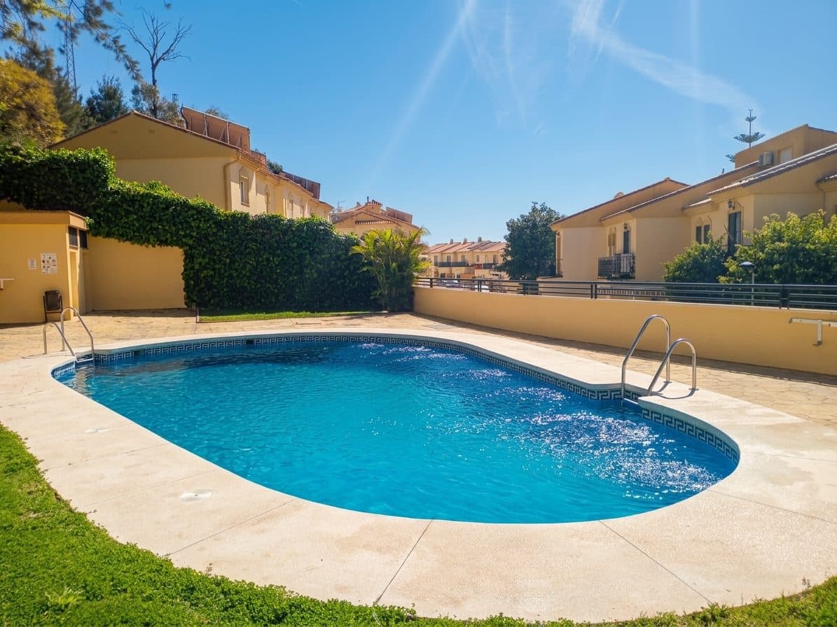 2 bedroom Apartment for sale in Torrequebrada with pool garage - € 285,000 (Ref: 9772861)