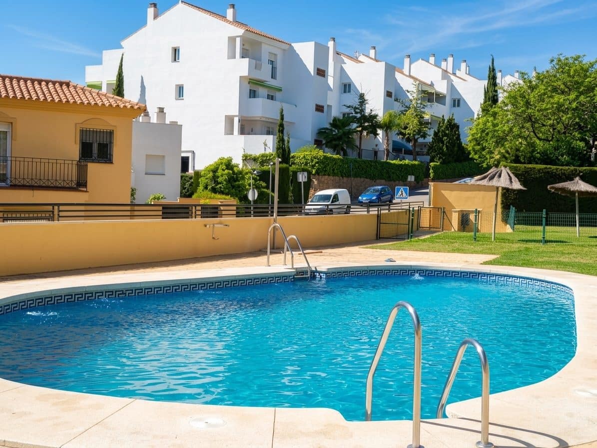 2 bedroom Apartment for sale in Torrequebrada with pool garage - € 285,000 (Ref: 9772861)