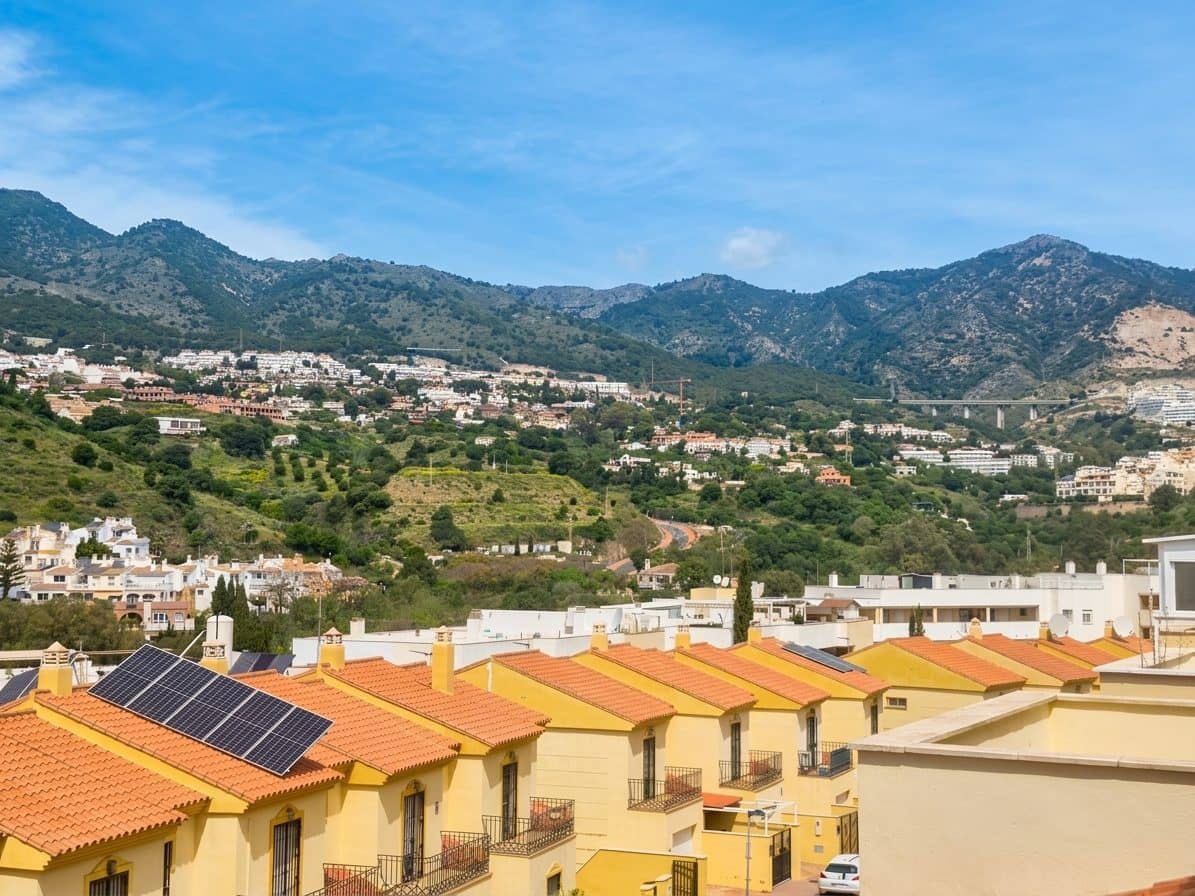 2 bedroom Apartment for sale in Torrequebrada with pool garage - € 285,000 (Ref: 9772861)