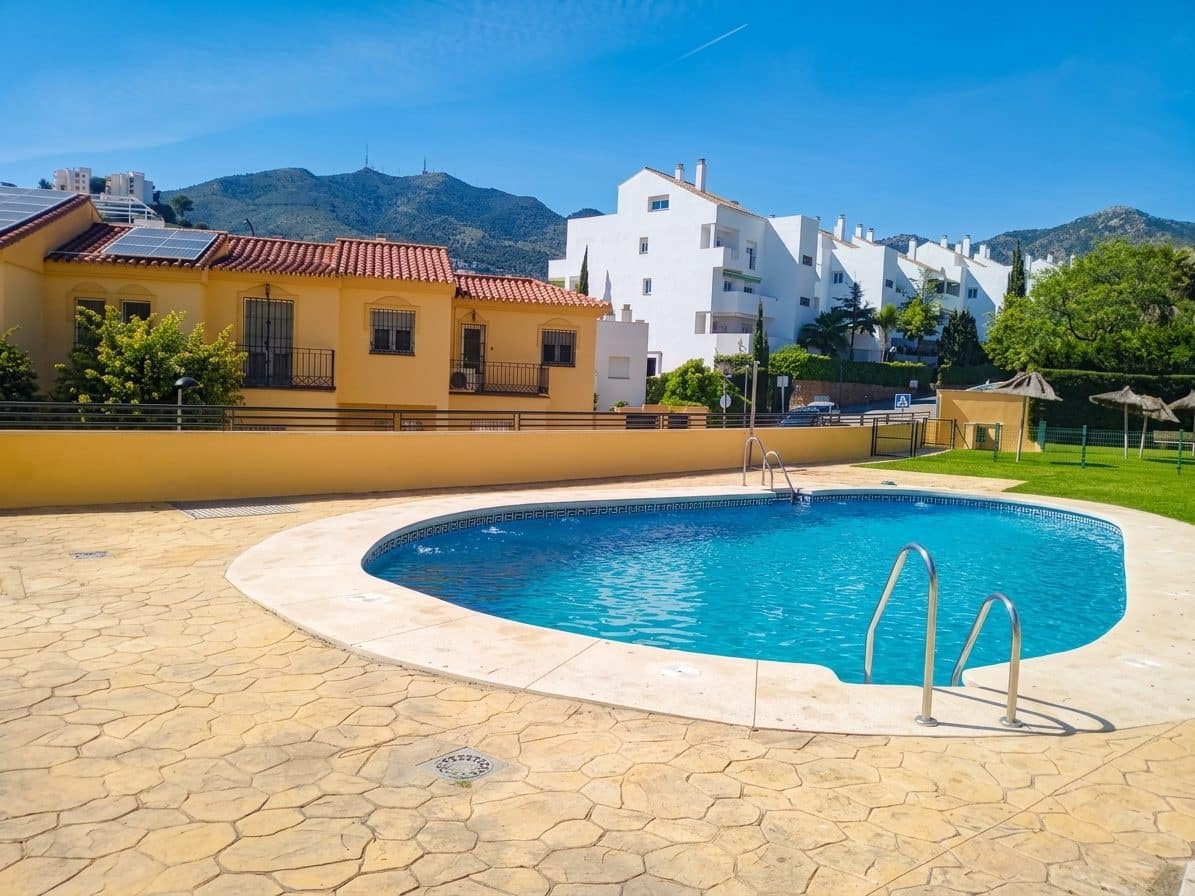 2 bedroom Apartment for sale in Torrequebrada with pool garage - € 285,000 (Ref: 9772861)