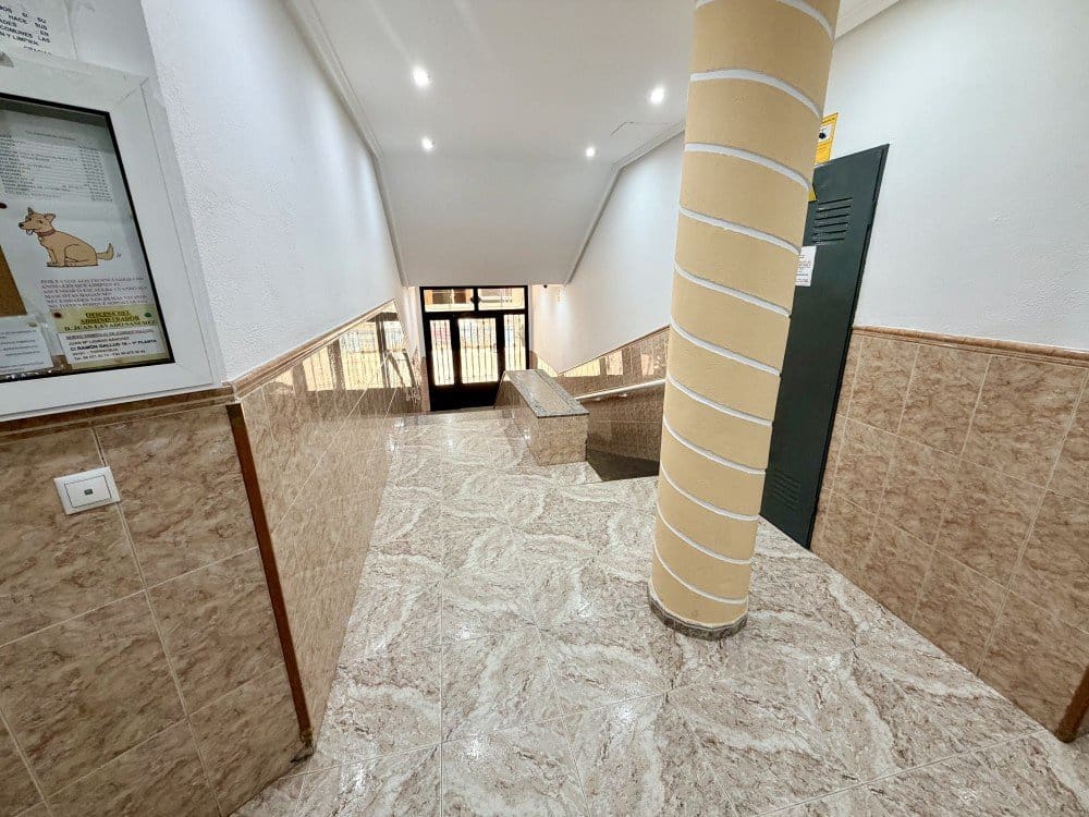 2 quarto Penthouse para venda em Torrevieja com piscina - 166 000 € (Ref: 9772874)