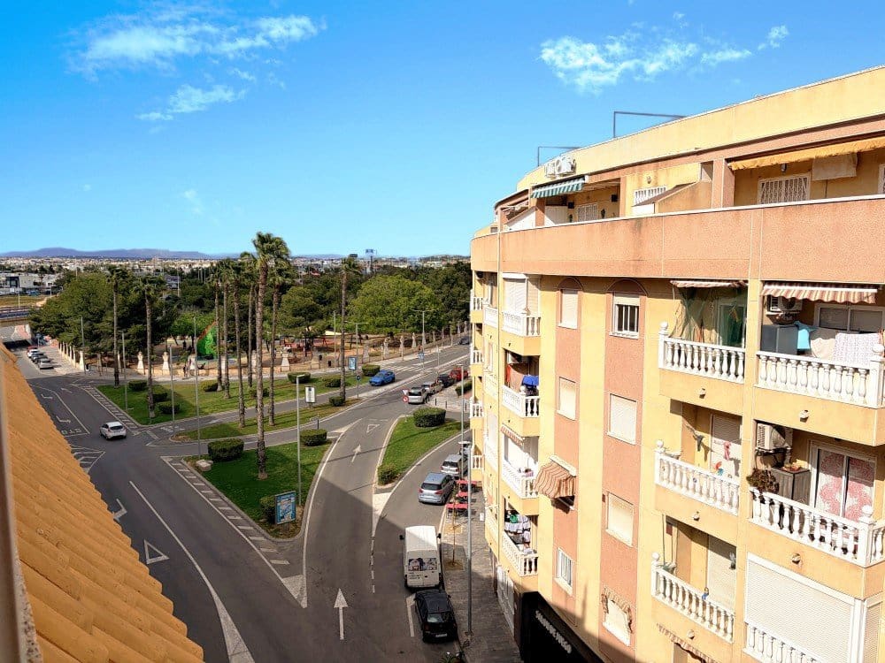 2 quarto Penthouse para venda em Torrevieja com piscina - 166 000 € (Ref: 9772874)