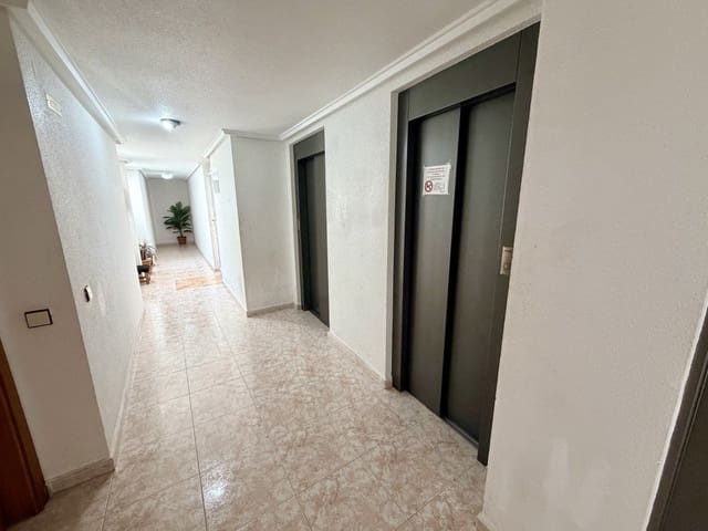 Apartamento de 2 habitaciones en Puerto Deportivo, Torrevieja en venta con piscina - 166.000 € (Ref: 9772874)
