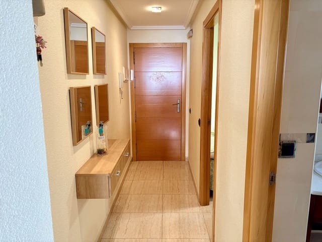 Apartamento de 2 habitaciones en Puerto Deportivo, Torrevieja en venta con piscina - 166.000 € (Ref: 9772874)