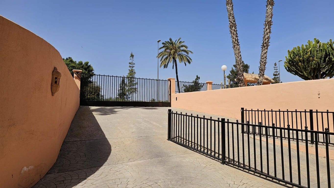 3 soveværelse Lejlighed til salg i Los Alcazares med swimmingpool - € 265.000 (Ref: 9772877)