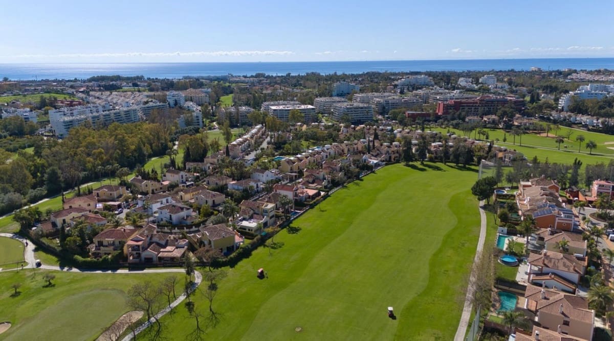 5 bedroom Villa for sale in Guadalmina - € 1,580,000 (Ref: 9772878)