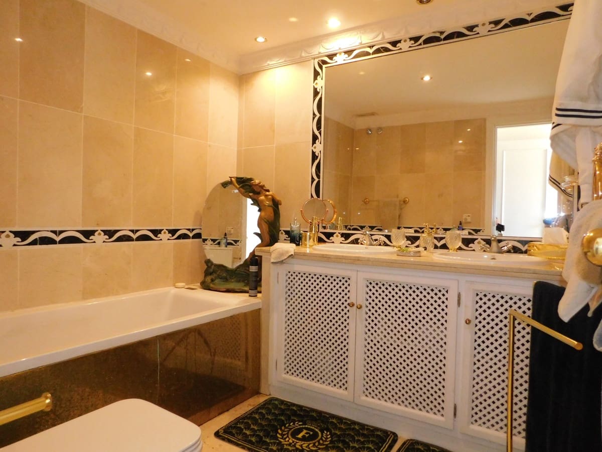 3 slaapkamer Penthouse te koop in Guadalmina - € 680.000 (Ref: 9772879)